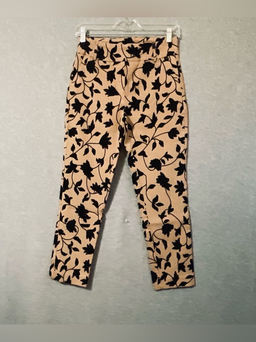Jules & Leopold women's Floral Print Beige and Black capris Sz SP